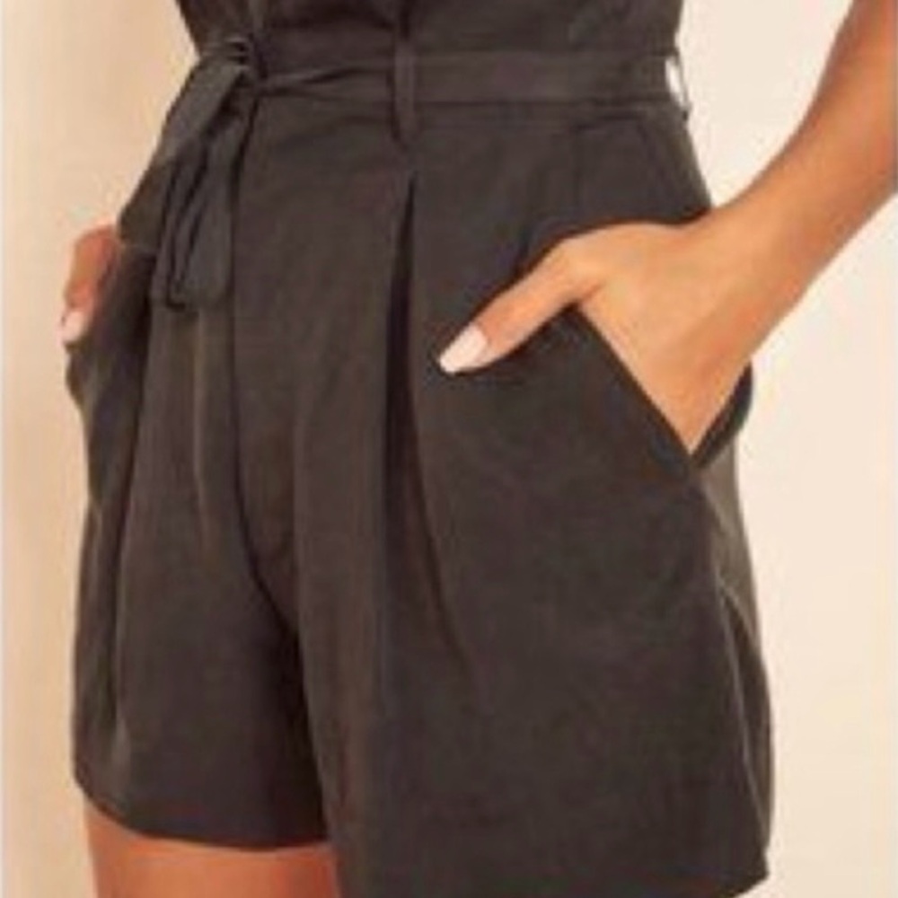Reformation Castel High-Waisted Black paper bag Shorts with pockets, size 0 USA - Picture 2 of 16